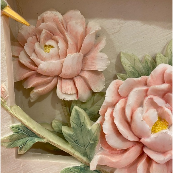 3D Plaster Picture of Flowers and Hummingbird - Picture 3 of 6